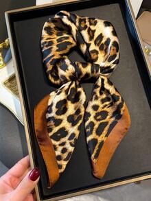 1pc Vintage And Fashionable Leopard Print Animal Print Satin Square Scarf Headband Bandana, Versatile Women's Silk Imitation Scarf Shawl For Tourism, Vacation, Leisure, And Leisure,Head Scarf, Daily Commuting Small Collar, Fashionable Handbag Decoration Bag Ribbon, Holiday Gift For Mothers And Elders For Dress