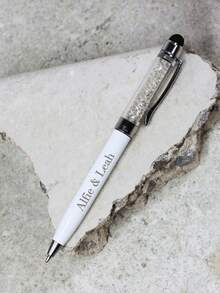 2 Stück Kristall Kugelschreiber, personalisierter Hochzeits-Kristall-Kugelschreiber, individuell mit Herz oder Eheringmotiv per Laser graviert für Ihre Hochzeitsgäste, personalisierter blauer Tinte Kugelschreiber in Weiß & Silber mit individueller Gravur für Hochzeit und Unterschriften, Premium Signatur Ehe Kugelschreiber