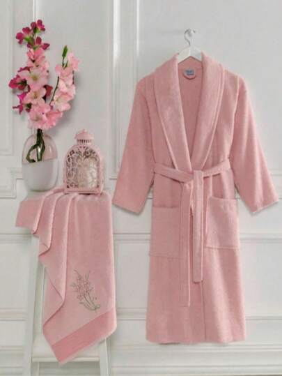 70% Baumwolle 30% Polyester - Weich & saugfähig - Bademantel Größen: S (100x59cm), M (100x59cm), L (115x64cm), XL (115x64cm) - Hautfreundlich & bequem - Geeignet für Spa, Hotel und Zuhause - Hergestellt in der Türkei