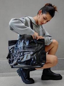 DareSee 1 chiếc túi tote dung tích lớn, kiểu dáng sinh viên, chất liệu da PU bóng, có khóa kéo trang trí, túi xách thời trang nữ, túi tote đi học, đồ dùng cần thiết cho sinh viên mùa đông, quà tặng lễ hội âm nhạc. - màu đen - Xem 3