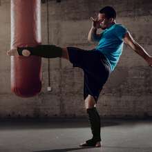 1 Pair Knitted Muay Thai/MMA Leg Guards, Adult Unisex Leg & Foot Protection For Training & Competition