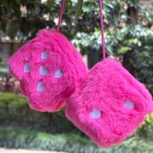 Heart-Embroidered Pastel Rainbow Fuzzy Plush Dice - 3-Inch Car Mirror Hanging Decor, Soft Foam, Easy Installation, Perfect Gift - 玫紅色 - 查看 2