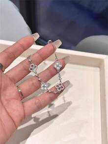 1 Fashion Zirconia Four Petal Flower Bracelet, Adjustable For Women, Lightweight Luxury Elegant Style Accessories, Suitable For Women's Banquet Accessories, Dates, Vacations, Special Gifts For Women