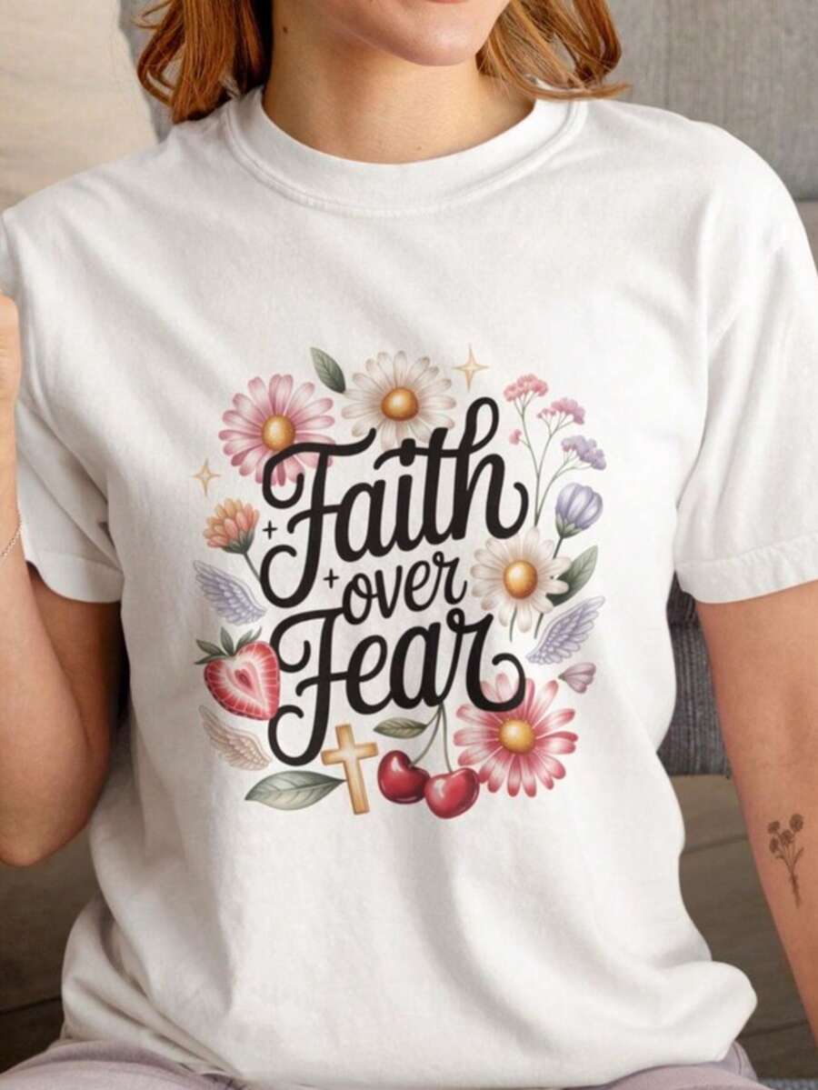 Faith Over Fear T-Shirt, Minimal Christian Women's Graphic Tee, Fruit And Floral Cross Shirt, Posit Rel Religious Clothing Courageous T-Shirt With Popular Colors, Animal Patterns, Geometric Patterns, Tie Dye Patterns, Floral Patterns, Millennial Spicy Girl Style, Y2K Style, Basic Patterns, Floral Patterns, Loose,Fall Outfit For Women, Christmas Outfit Women,Tops,Fall Clothes For Women,Vestidos Elegantes De Mujer,Winter Clothes For Women,Niche Vitality, Plus A Comfortable Fit - 白色 - 查看 1