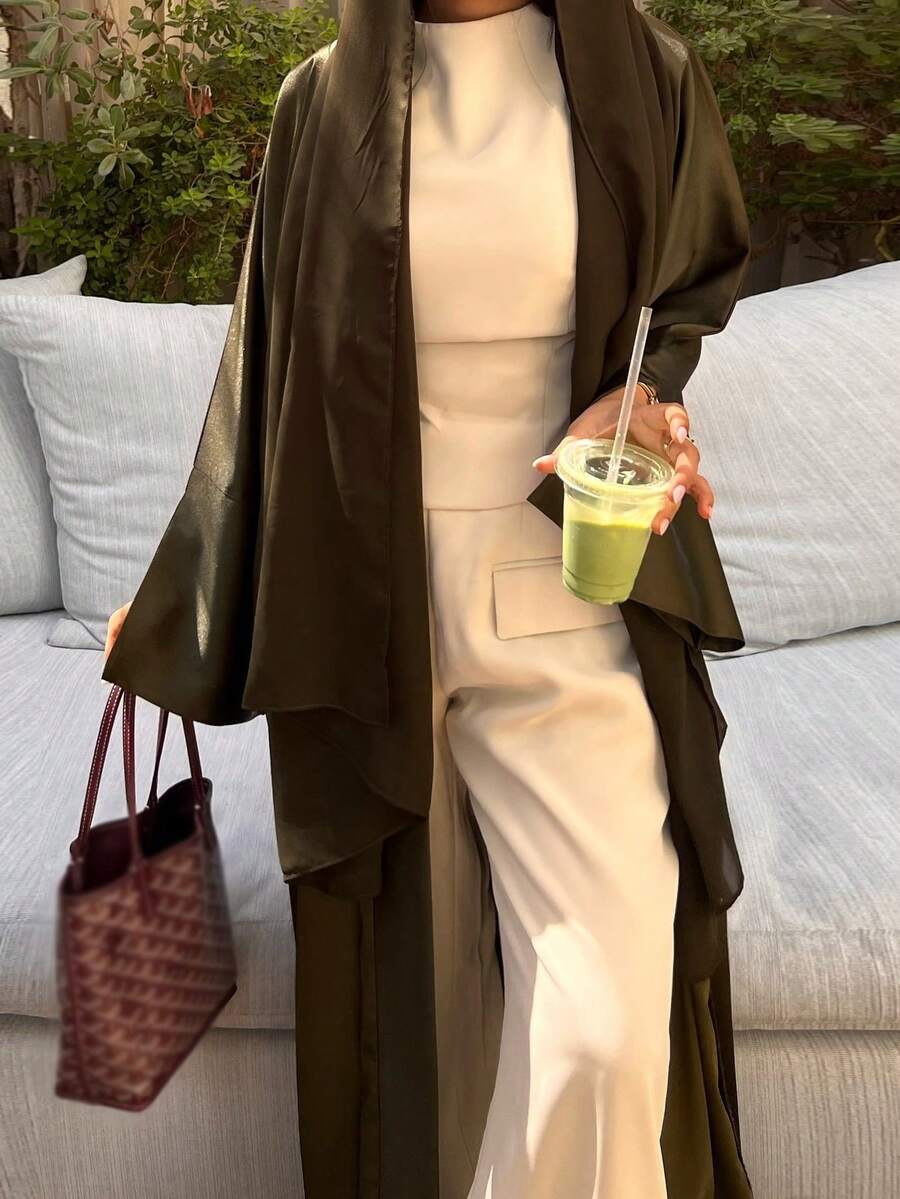 1 chiếc đầm kiểu satin dành cho nữ. Chiếc đầm thanh lịch này cũng có phiên bản dài kiểu Abaya, phù hợp cho cả mặc hàng ngày và những dịp đặc biệt mùa xuân. - Màu xanh lá cây đậm - Xem 1