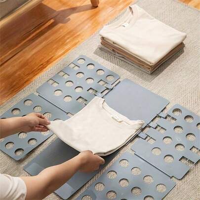 1 件灰色节省空间的服装折叠板，可调节尺寸，塑料，T 恤和裤子文件夹，易于使用，紧凑设计，非常适合快速折叠，衣柜整理器，家庭，宿舍，旅行和存储解决方案