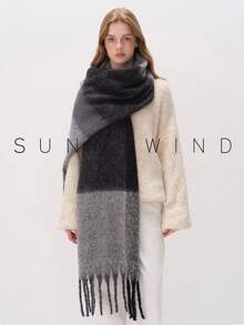 1条加厚保暖优雅格子围巾，秋冬季搭配连衣裙