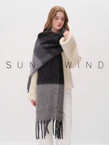 1条加厚保暖优雅格子围巾，秋冬季搭配连衣裙