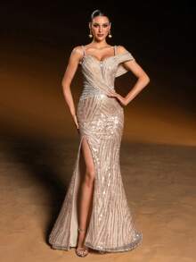 Faeriesty 奢华不对称肩部美人鱼晚礼服，饰以几何闪亮亮片和串珠刺绣——肩部垂坠薄纱，腰部点缀串珠，侧边开衩，适合婚礼、晚宴、红毯活动、优雅派对等场合。 - 金色 - 查看 8