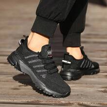 大码男士休闲透气运动跑步鞋，户外时尚纯色轻便训练运动鞋 - 黑色 - 查看 5