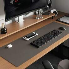 1 peça de protetor de mesa com proteção para os olhos. Pode ser usado como um protetor de escritório, mouse pad grande, protetor de mesa para laptop, bloco de escrita à prova d'água para escritório e casa, e protetor de mesa para alunos do ensino fundamental e médio. É resistente à água, óleo e manchas, resistente ao desgaste e possui um design moderno, tornando-o perfeito para decoração de casa e presentes de Natal.