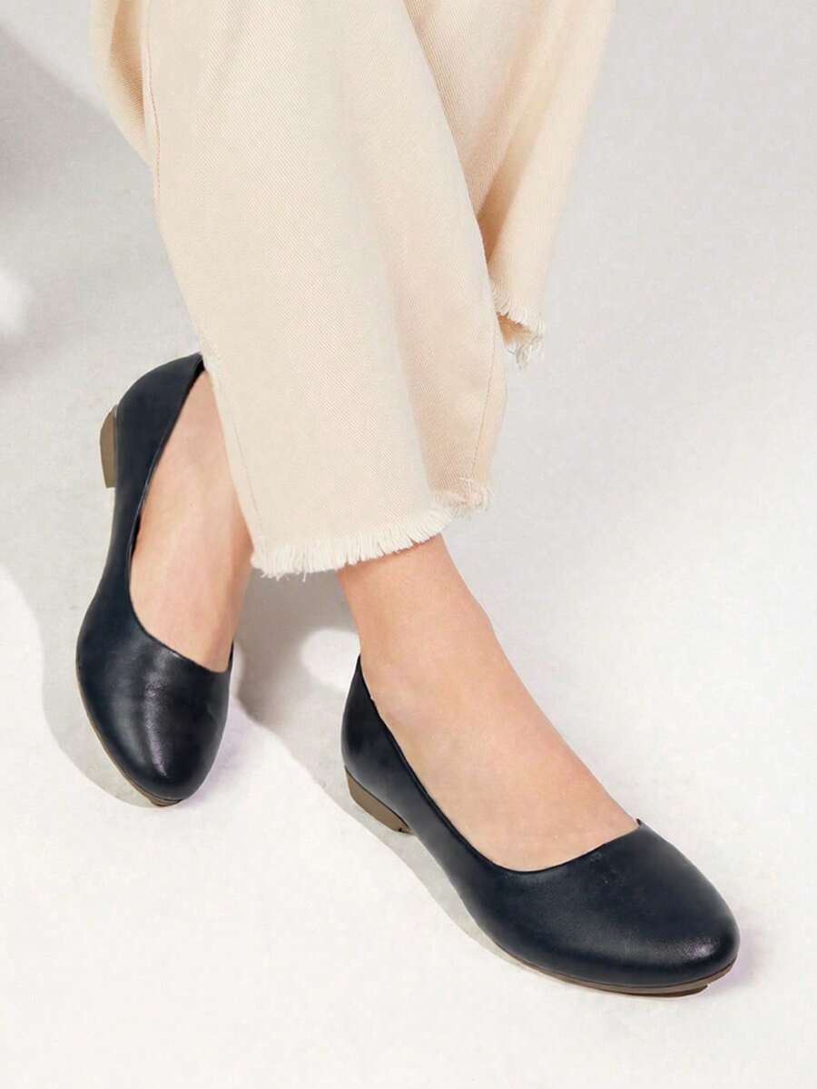 Zapatos planos para mujer de cuero retro, punta redonda, correa con hebilla, tacón bajo, estilo casual elegante para oficina y diario - Azul Marino - Ver 1