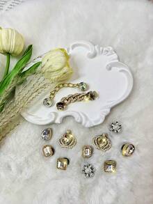 12 szt. klipsów do butów z kryształową koroną w kolorze złotym, odpinana ozdoba do sandałów plażowych, obuwia ogrodowego, na każdą porę roku, prezentów świątecznych