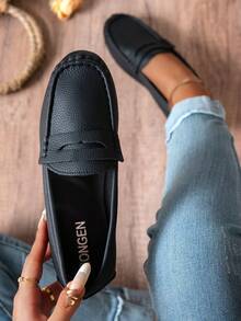 Damen Flache Loafer mit Hohldekor, Rundkappe rutschfeste Lässig Slip-On Schuhe, bequeme schwarze Mokassins für Frühling & Herbst - Schwarz - Übersicht 2