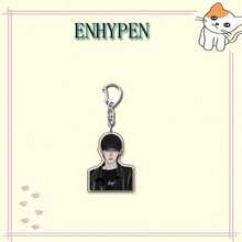带有“En/Hypen”标志的钥匙扣、NIKI & SUNOO 包包挂饰、朴成勋卡通人物周边商品、粉丝周边钥匙扣、高品质学生背包挂饰、配饰、礼物、背包挂件、送给闺蜜的礼物、节日和生日礼物 - 彩色 - 查看 12
