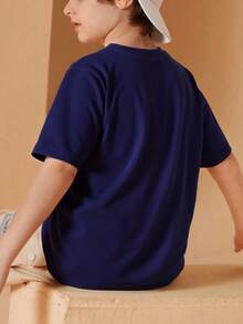 Camiseta infantil para niño, estilo casual de verano, holgada, cuello redondo, manga corta, estampado de Brainrot Tralalero Tralala Divertido, para uso diario - Azul Marino - Ver 2