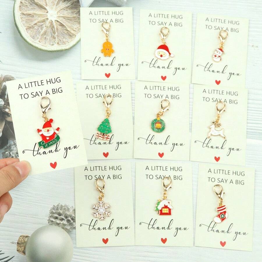 10件套女士圣诞节日钥匙扣套装 - 驯鹿、雪花、姜饼人、圣诞老人等，附赠感谢卡 - 坚固耐用的锌合金材质 - 送给老师、妈妈、女朋友、闺蜜的贴心礼物 - 生日、圣诞节、感恩节、教师节、婚礼、毕业典礼等场合皆宜，可作包包挂饰或汽车挂件，也可作为姐妹礼物。 - 彩色 - 查看 1