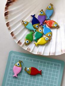 1 pieza Accesorio decorativo con forma de pez de acero inoxidable lindo, colgante DIY, para uso diario