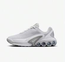 Nike 耐克女子低帮跑鞋，采用气垫中底设计，轻盈舒适，耐穿，适合训练、通勤和户外活动。Air Max Dn 未来主义设计，百搭日常休闲穿着。货号：FB8987-100 - 白色 - 查看 2