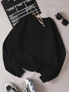 L'image principale présente un motif de produit avec un fantôme arborant une expression amicale tenant une citrouille, entouré de fleurs colorées et de champignons. Le texte au-dessus indique "I Put A Spell On You" en lettres blanches. Le fond noir fait ressortir les éléments de manière éclatante. Le design incorpore des éléments d'Halloween comme le fantôme et la citrouille tout en gardant un aspect accueillant. - Noir - Voir 2