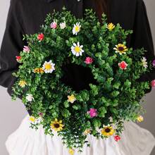 1/2 pièces Couronnes artificielles colorées, couronnes d'eucalyptus, couronnes de marguerites, plantes artificielles, fleurs artificielles, vert, matériau en PE. Convient pour la décoration des dortoirs d'école, des bureaux, des rassemblements extérieurs, des occasions festives, des fêtes d'anniversaire, des entrées de maison, des halls d'hôtel, des restaurants, des salons, des chambres à coucher, des banquets de mariage, des cuisines, des jardins et des décorations de Noël.