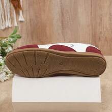 حذاء رياضي كاجوال بنمط البالية ذو لمسة لونية مميزة، مريح وخفيف الوزن، بنعل ناعم وأربطة، بتصميم كلاسيكي عصري لموسم الخريف 2025