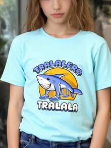 Camiseta informal para niña con cuello redondo, manga corta, estampado de dibujos animados Brainrot Tralalero Tralala Animado , diseño holgado, color rosa para primavera-verano y uso diario. - Azul - Ver 3