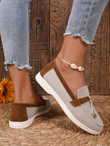 女式黑白双色流苏乐福鞋 - 舒适一脚蹬平底鞋，时尚休闲通勤鞋 - 雙色 - 查看 5