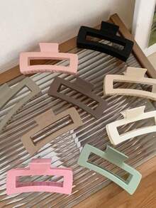 1pc Plastic Frosted Hair Clip - Stylish And Simple Accessory With A Feminine Touch Fall Winter Claw Clip Hair Accessories For Women For Vacation Outfits Woman Elegant Hair Clutch