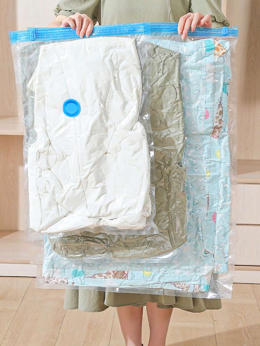 Túi hút chân không được sử dụng để bảo quản quần áo trái mùa. Chúng có thể ngăn ngừa nấm mốc, côn trùng và độ ẩm, tiết kiệm không gian và giúp việc bảo quản đồ đạc bằng phương pháp hút chân không trở nên dễ dàng. Chúng bao gồm Phụ kiện du lịch, Túi hút chân không, Vật dụng thiết yếu khi đi du lịch, Túi đựng đồ hút chân không, Vật dụng thiết yếu khi đi du lịch, Túi đựng đồ, Vật dụng thiết yếu khi đi du thuyền, Vật dụng sắp xếp và lưu trữ, và Vật dụng phòng ngủ.