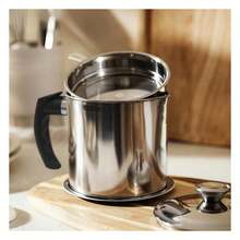 Bacon Grease Container With Strainer, 1.3L (46 Fl. Oz.) Kitchen Stainless Steel Oil Container Can With Strainer And Anti-Slip Coaster Tray For Store Meat Frying Oil And Cooking Grease Storage, Home Decor, Party & Christmas Storage - 銀色 - 查看 2