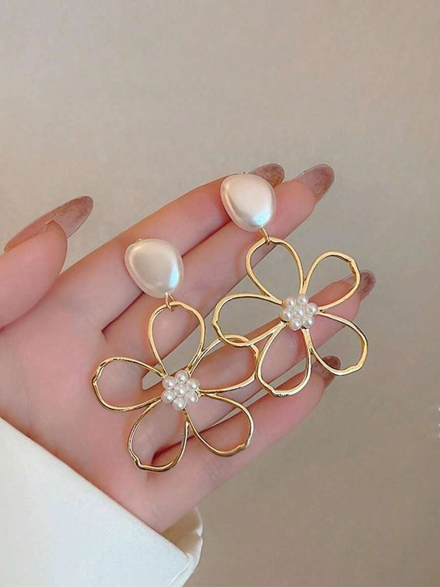 1 Pair Fashionable Exaggerated Hollow Flower & Faux Pearl Dangle Earrings