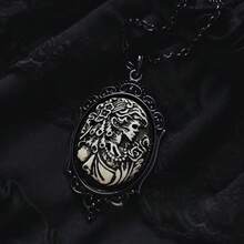 Gothic Black Rose Pendant Necklace - Gorgeous Victorian Dark Subculture Necklace, Elegant Ladies Gothic Jewelry, Timeless Grotesque Party Accessories, Perfect Birthday/Holiday Gifts For Grandma, Mother, And Daughter - 肋骨 - 查看 3