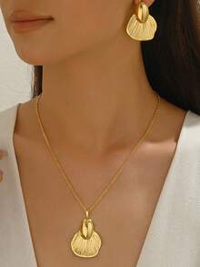 3 Pieces Set Of Metal Style Stainless Steel Flower Leaves Texture Design Women's Necklace European And American Fashion Big Earrings For Ladies Gift Giving Holiday Wear