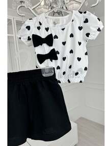 Conjunto Infantil Blusa Manga Curta Corações Branco Aplique Laços Shorts Preto - Preto e Branco - Visão 5