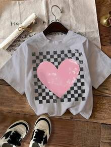Camiseta Casual de Manga Corta con Cuello Redondo para Mujeres - Camiseta Gráfica con Corazón Rosa y Estampado a Cuadros, Ajuste Relajado Gris Claro, Lavable a Máquina, Camiseta para Todas las Estaciones, Camisetas para Damas, Camiseta de Diseño Juguetón, Tela No Transparente - Blanco - Ver 7