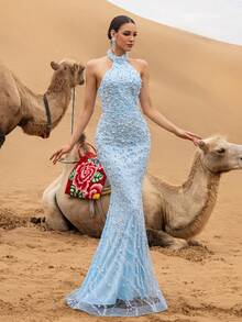 Elisanya 这款高级奢华的优雅露背美人鱼晚礼服，饰以繁复华丽的珠饰——修身胸衣凸显曼妙身姿，飘逸的美人鱼裙摆缀满层叠珠饰，是婚礼、舞会、盛大晚宴及女士派对等高端晚间聚会的理想之选。 - 淺藍色 - 查看 8