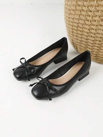 2025年秋 レディースファッション新作 ブラックシューズ、快適なフラットスリッポンパンプス リボン付き、低ヒールオフィスシューズ スカートやフラットシューズ、秋冬レディースブーツと合わせられます