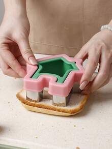 1pc/4pcs Christmas Cookie Cutter, Stainless Steel Pocket Sandwich Mold, Gingerbread Man & Snowflake Shaped Toast Maker, DIY Heart Breakfast Bento Tool, Sandwich Sealing Mold, Christmas Series - Gingerbread House, Christmas Tree, Snowflake, Gingerbread Man Shaped Bread Cutter, Multi-Functional Baking Imprint Mold - Multicolor - View 10