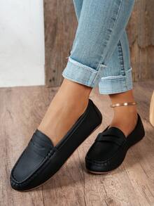 Damen Flache Loafer mit Hohldekor, Rundkappe rutschfeste Lässig Slip-On Schuhe, bequeme schwarze Mokassins für Frühling & Herbst - Schwarz - Übersicht 5