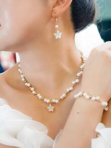 4 قطع طقم قلادة وسوار وأقراط بزهور اللؤلؤ، إكسسوار رومانسي للمناسبات والأعراس والهدايا والاستخدام اليومي