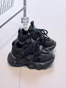 A Pair Of Black PU Girls' Sneakers With Hook-And-Loop Strap And Side Strap Detail For Everyday Wear, Sports, School, Cute Fashion Shoes For All Seasons