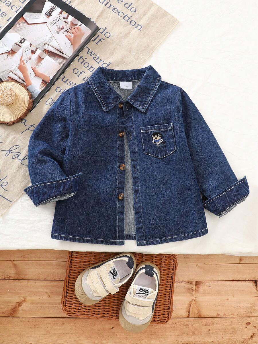 小男孩休闲时尚街头卡通刺绣拼布口袋长袖牛仔衬衫，秋季/春季 - 深色水洗藍 - 查看 1
