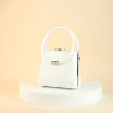 Bolso cuadrado pequeño versátil y casual con cadena gruesa y diseño personalizado, decoración de corazón melocotón, correa de hombro ancha, bolso bandolera de un solo hombro, bolso de compras y uso diario para mujeres, bolso para teléfono móvil