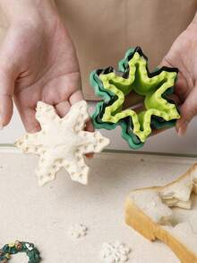 1pc/4pcs Christmas Cookie Cutter, Stainless Steel Pocket Sandwich Mold, Gingerbread Man & Snowflake Shaped Toast Maker, DIY Heart Breakfast Bento Tool, Sandwich Sealing Mold, Christmas Series - Gingerbread House, Christmas Tree, Snowflake, Gingerbread Man Shaped Bread Cutter, Multi-Functional Baking Imprint Mold - Multicolor - View 15