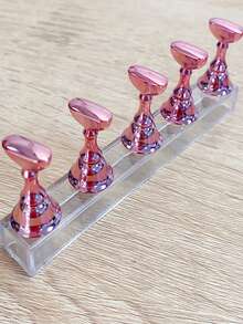 美甲展示架，用于展示贴片式美甲贴；磁性假指甲架，用于美甲练习；亚克力美甲入门套装配件；美甲沙龙设备及装饰；棋盘形美甲调色盘架；带磁性底座的练习架；艺术展示架；美甲工具 - 彩色 - 查看 4