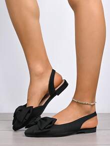 Sandálias de Salto Baixo Estilosas Femininas com Detalhe de Laço, Bico Fino, Slip-On, Tira Ajustável no Tornozelo, Upper em Tecido Preto, Solado de Borracha Confortável, Estilo Elegante e Doce, Ideal para Primavera/Verão, Uso Diário, Festas, Ocasiões Casuais e Formais