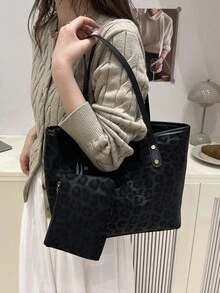 两件套新款大容量豹纹仿皮手提包，配有双提手，是通勤、工作或上学的理想之选。这款容量大、轻便的手提包融合了经典休闲和商务休闲风格，非常适合年轻女性、大学生和职场人士，轻松适应工作环境、返校季、高中/大学生活以及假日旅行。时尚拉链手提包。 - 黑色 - 查看 4