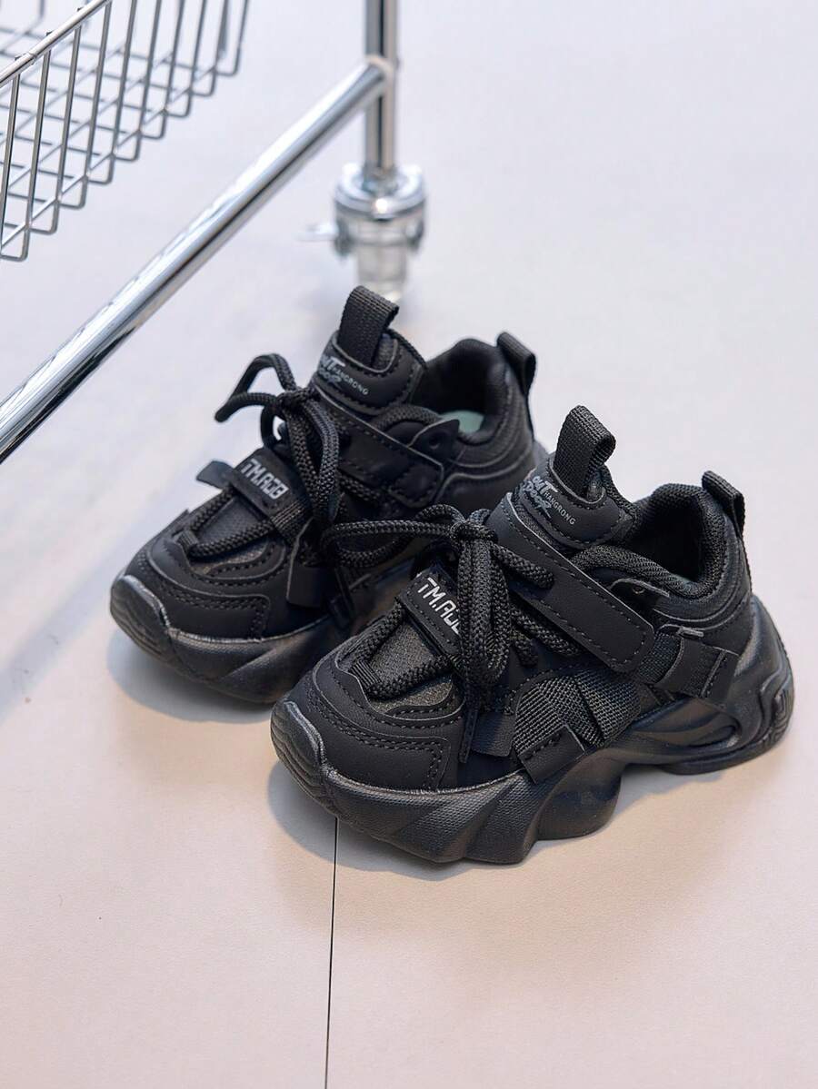 A Pair Of Black PU Girls' Sneakers With Hook-And-Loop Strap And Side Strap Detail For Everyday Wear, Sports, School, Cute Fashion Shoes For All Seasons