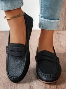 Damen Flache Loafer mit Hohldekor, Rundkappe rutschfeste Lässig Slip-On Schuhe, bequeme schwarze Mokassins für Frühling & Herbst - Schwarz - Übersicht 6